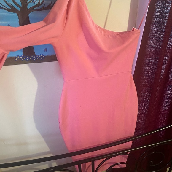 One shoulder midi dress with bell sleeve. - Picture 4 of 6